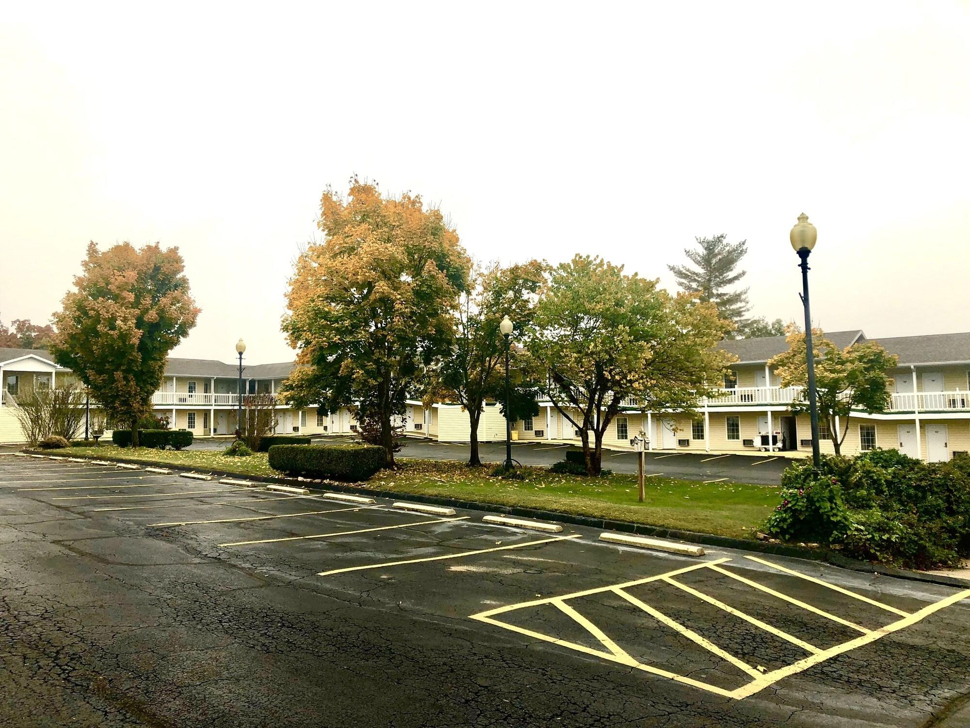 Honeysuckle Inn & Conference Center Branson Esterno foto